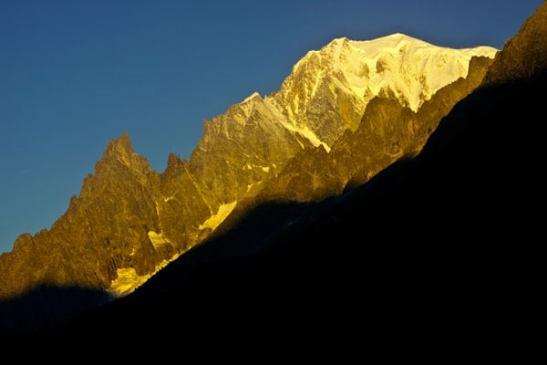 escapade nature-lever-de-soleil-sur-sommet-du-Mont-Blanc-Italie