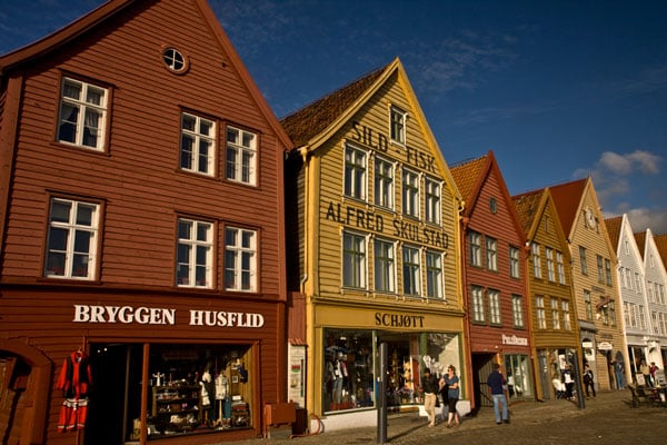 maisons-colorées-du-quai-Bryggen-classé-à-Unesco-Bergen-Norvège