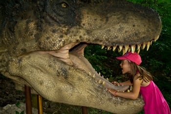 visite slovaquie dinopark avec enfant dinosaure