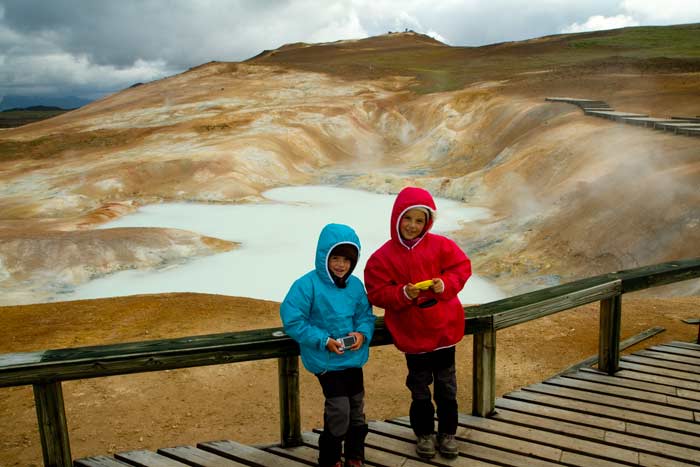 volcan-krafla-en-islande-avec-enfants