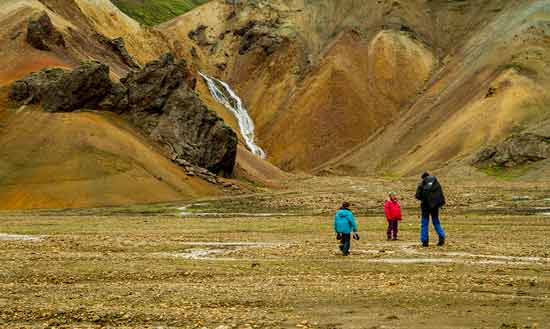 Landmannalaugar-enfant-randonneur-islande