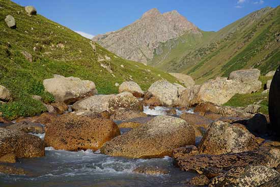Kirghizistan-paysage-montagne