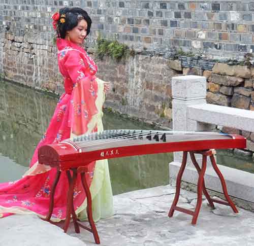 femme-chinoise-en-tenue-traditionnelle