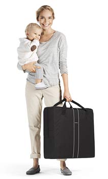 valise-lit-parapluie-babybjorn-avec-bébé-et-maman