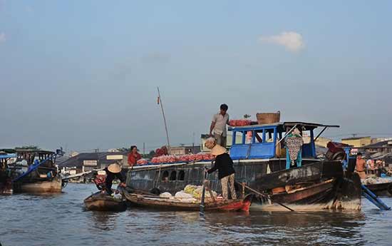 marché-flottant-vietnam