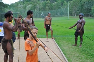 australie-enfant-aborigène-vers-cairns