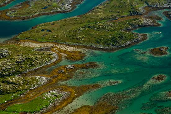 eaux-turquoise-d'un fjord iles-lofoten-norvege