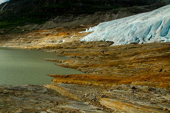 glacier-svartisen-avec lac vert norvege