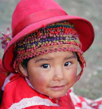 enfant en tenue traditionnel amériques