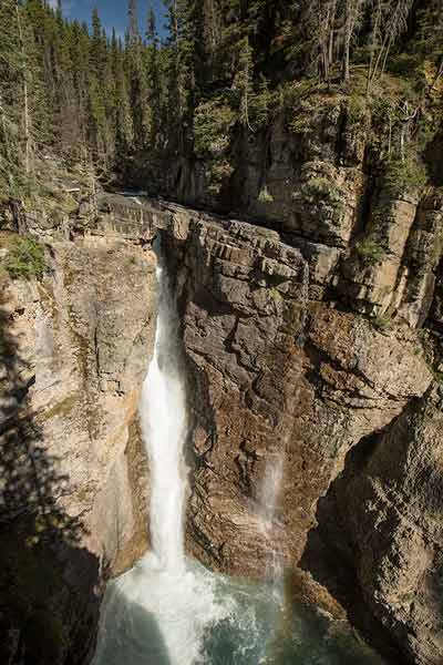 road-trip-rocheuses-canada-cascade