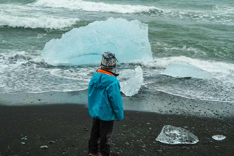 Diamond-Beach-Islande-avec-enfant Diamond-Beach-Islande-avec-enfant